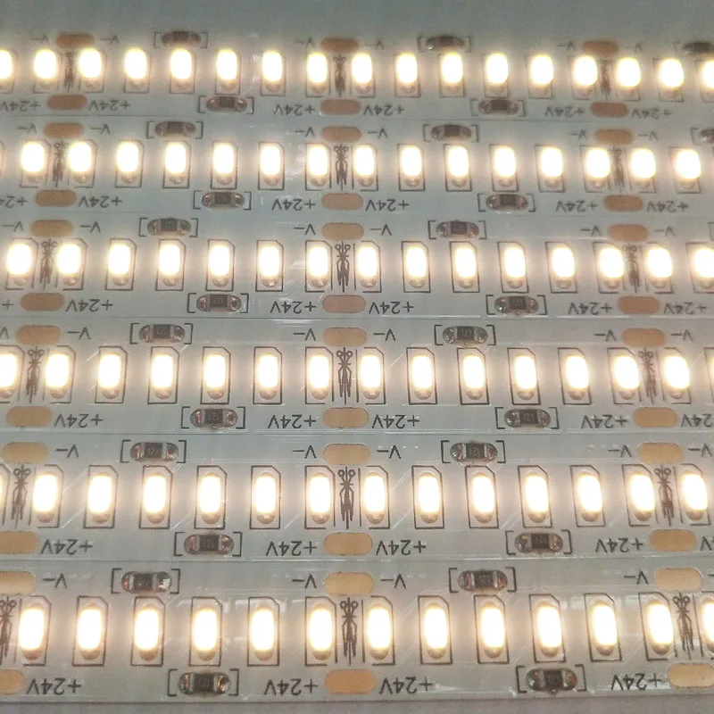 Visoko ro s koncesijo 90 SMD3014 LED Trakovi Luči 24V 13-14LM 240LEDs/m 5meter 1200leds za uporabo v Zaprtih prostorih Stalno Prilagodljivo LED Luči